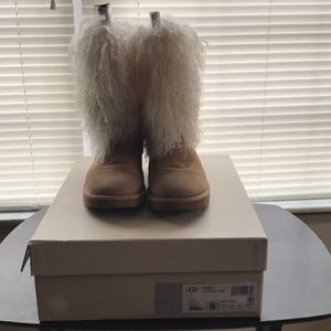 W Lida Ugg boots.